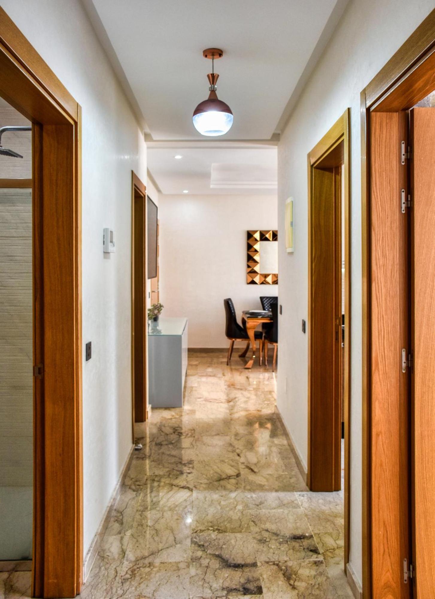 Apartment Chic & Comfy In Center